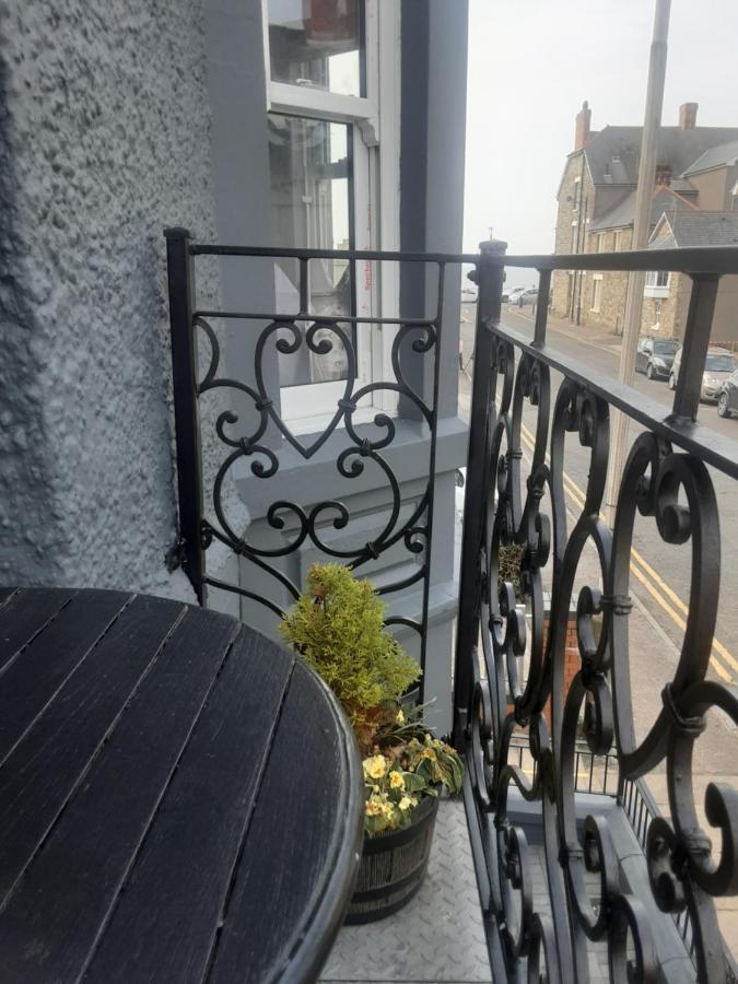 Esplanade Seaside View Apartment ポースコール エクステリア 写真