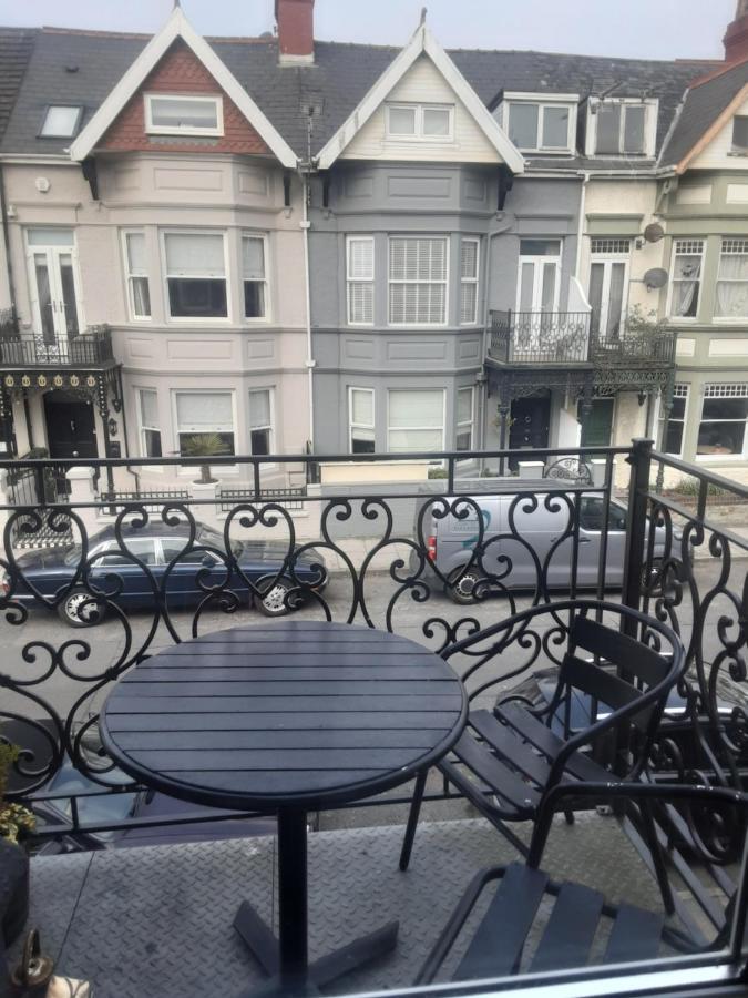 Esplanade Seaside View Apartment ポースコール エクステリア 写真